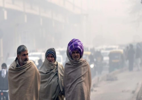 Delhi Shivers at 5°C Amid Cold Wave; Air Quality Remains ‘Poor’