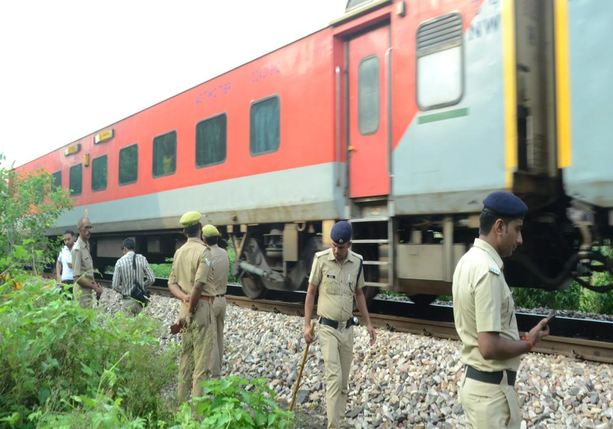 Kalindi Express Hits LPG Cylinder on Tracks in Kanpur, Police Suspect 'Attempt to Derail'