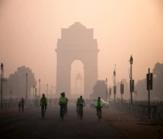 Delhi Blanketed in Dense Fog: Season's Longest Zero Visibility Spell Delays 400 Flights