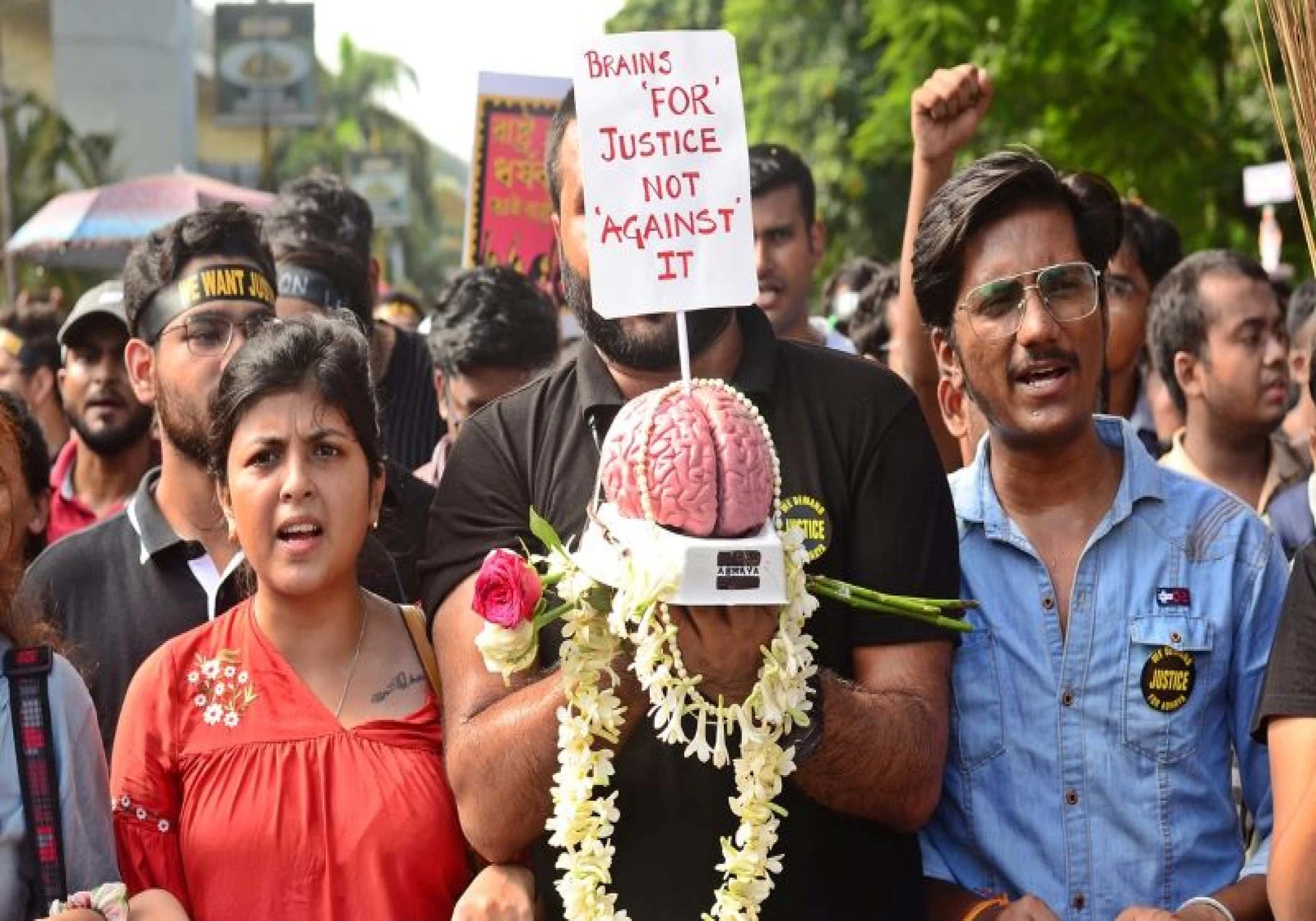 Junior Doctors in Kolkata Refuse to End Strike, Demand Second Meeting with CM Mamata Banerjee Over Safety Concerns