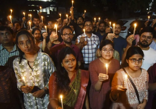 Women Lead 'Reclaim the Night' Protest in Kolkata as City Goes Dark at sharp 9 PM