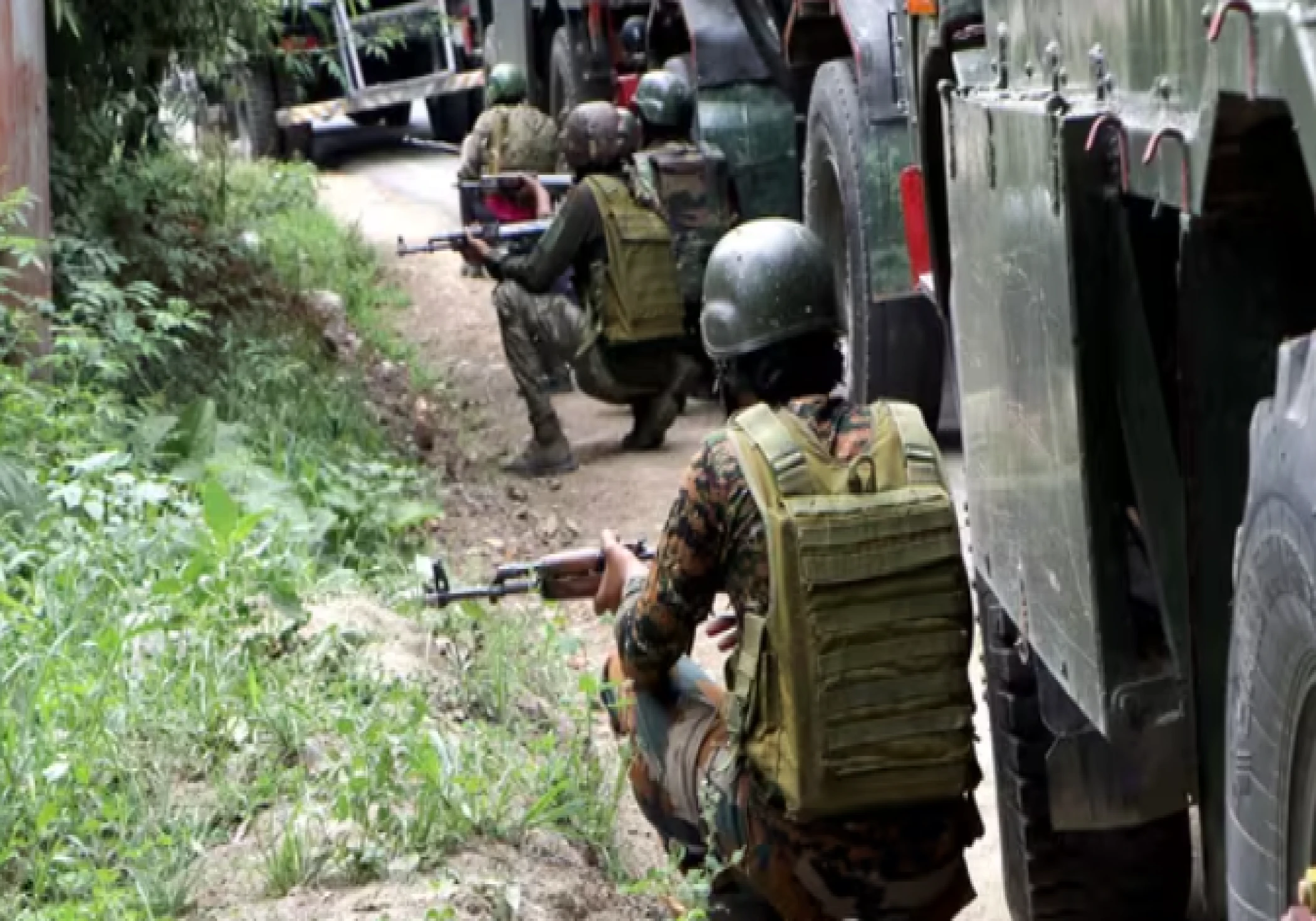 Two Army Personnel Succumb to Injuries After Encounter in Jammu and Kashmir’s Kulgam Two Army Personnel Succumb to Injuries After Encounter in Jammu and Kashmir’s Kulgam