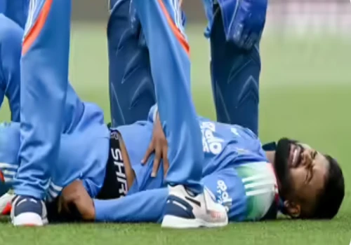 Shreyas Iyer Hospitalised in Sydney ICU After Rib Injury Causes Internal Bleeding Shreyas Iyer Hospitalised in Sydney ICU After Rib Injury Causes Internal Bleeding