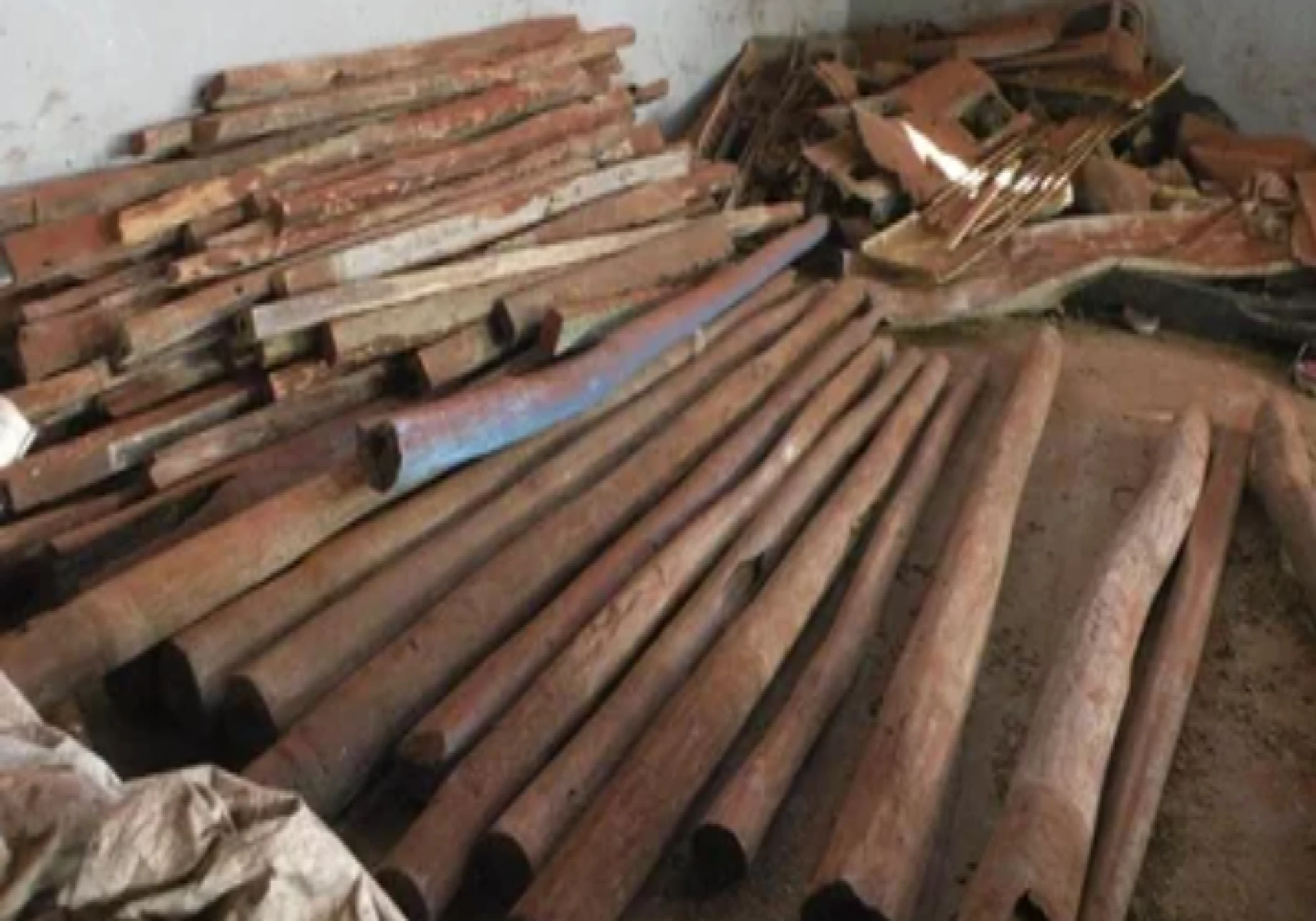 750 Kg Ganja Hidden Under Onion Sacks Seized in Bengaluru 750 Kg Ganja Hidden Under Onion Sacks Seized in Bengaluru