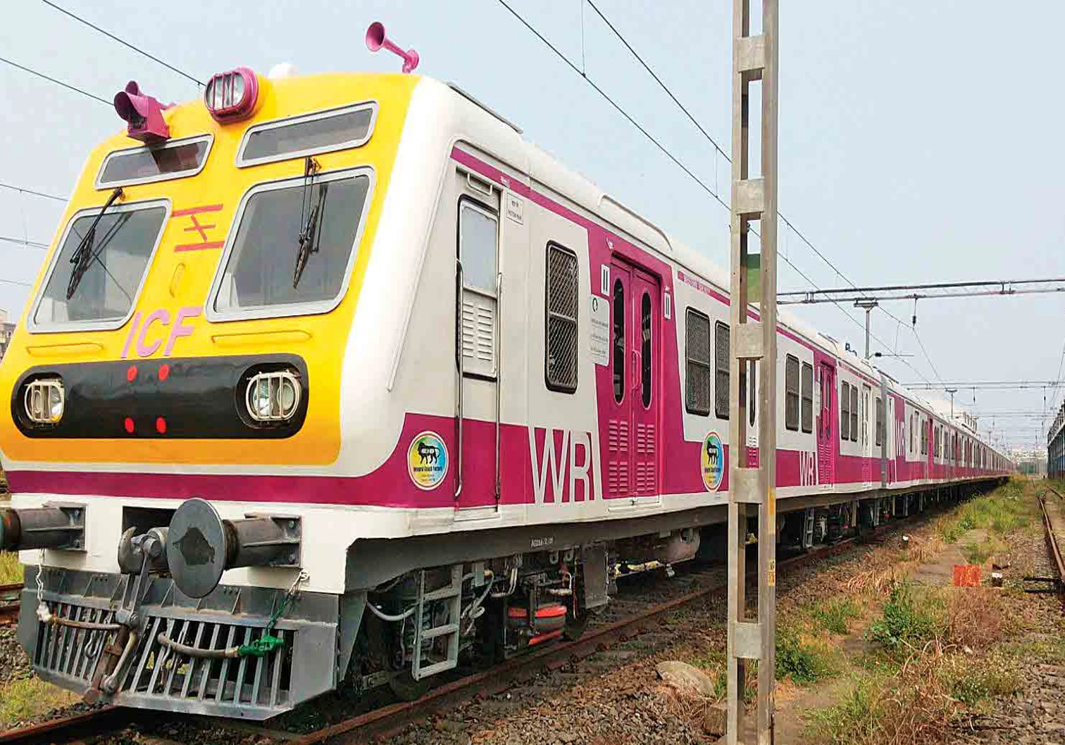 Stampede at Mumbai's Bandra Station Amid Diwali Rush Leaves 9 Injured