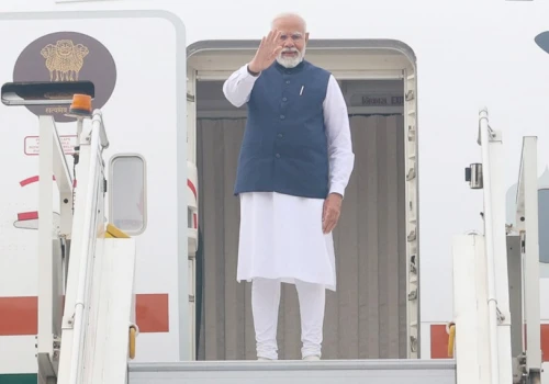 PM Modi Begins Kuwait Visit to Strengthen Bilateral Ties and Engage Indian Diaspora